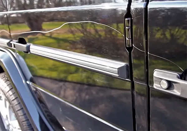 How to Remove Large Scratches From a Car