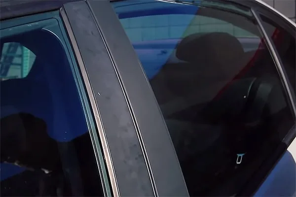 How to Remove Scratches From a Plastic Car Exterior