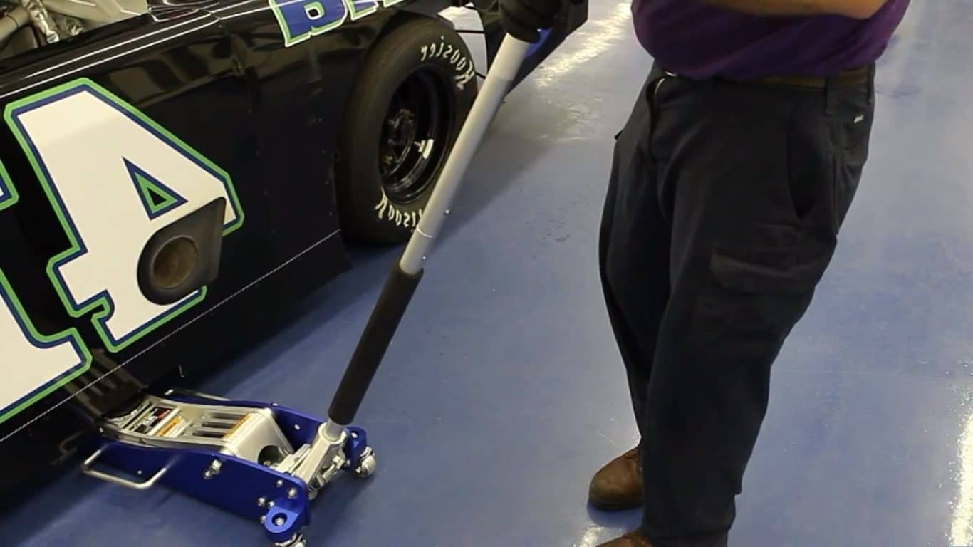 Best Floor Jack for Your Garage (Summer 2021) Buyer's Guide