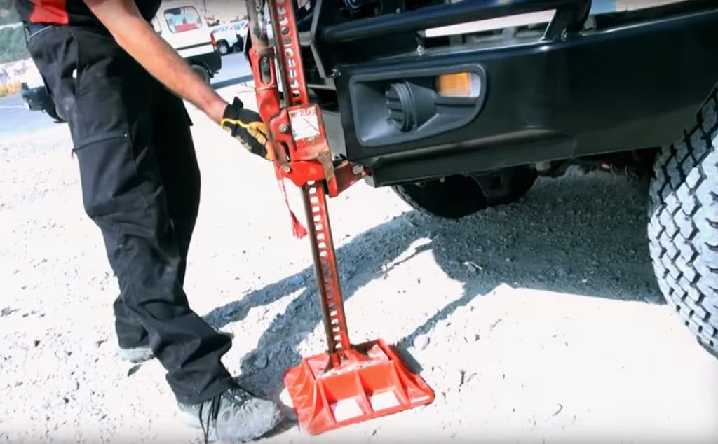 Best Floor Jack for Your Garage (Summer 2021) Buyer's Guide