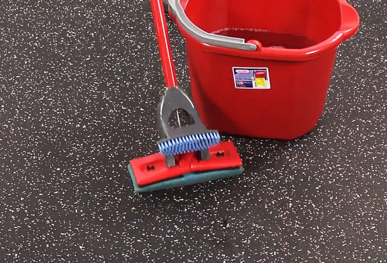 How to Clean Dirty Garage Floors (Any Surface) A StepbyStep Tutorial